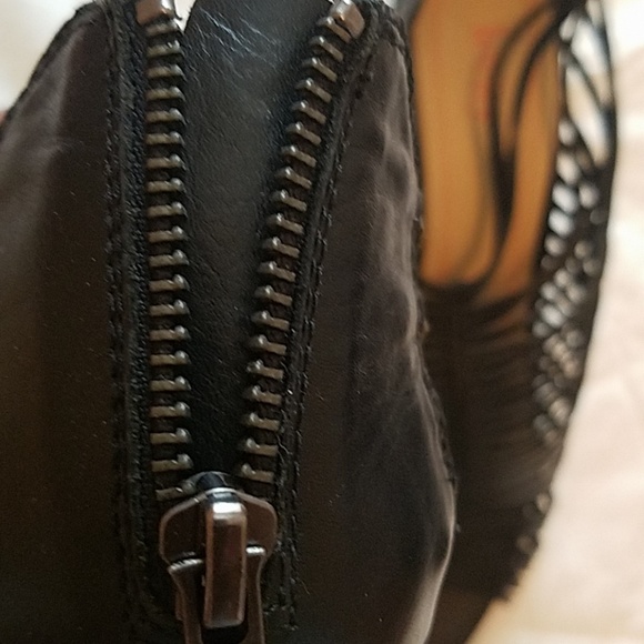 Levity Block Heeled Sandals 🖤 - Picture 3 of 4